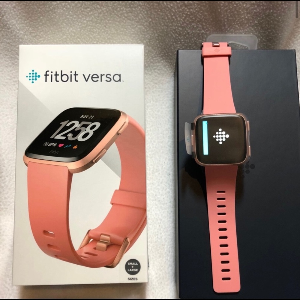 LIKE NEW FITBIT VERSA ROSE GOLD WITH PINK BAND